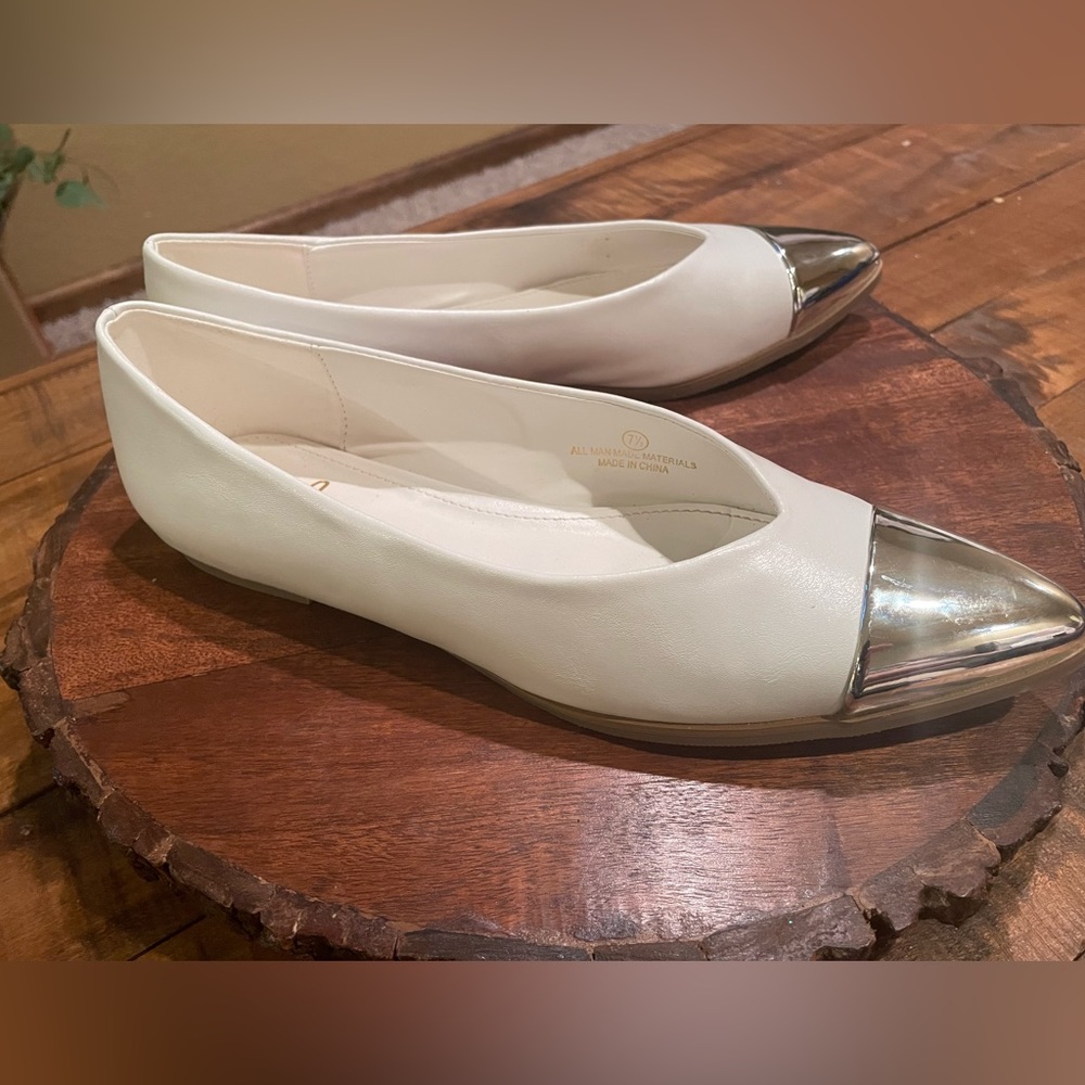 Lanxy White Cap Toe Flats from Lulus - size 7.5